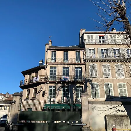 Ξενοδοχείο με διαμερίσματα Pau's - Centre 3*