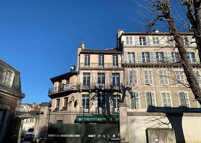 Ξενοδοχείο με διαμερίσματα Pau's - Centre 3*